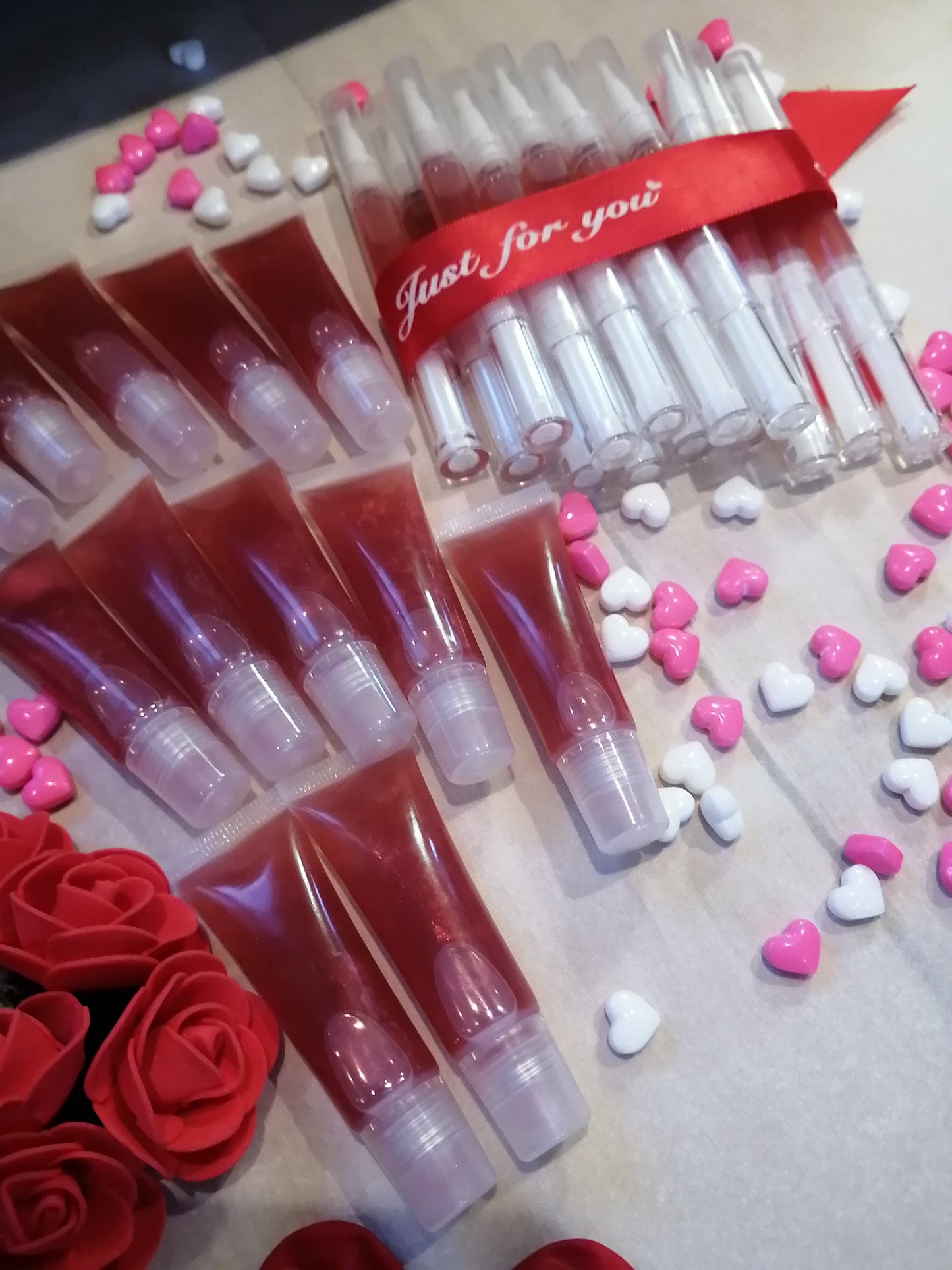 Plumping hydrating lip gloss
