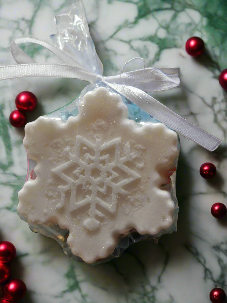 Christmas snowflake bathbomb (hang in 🎄) Ornaments