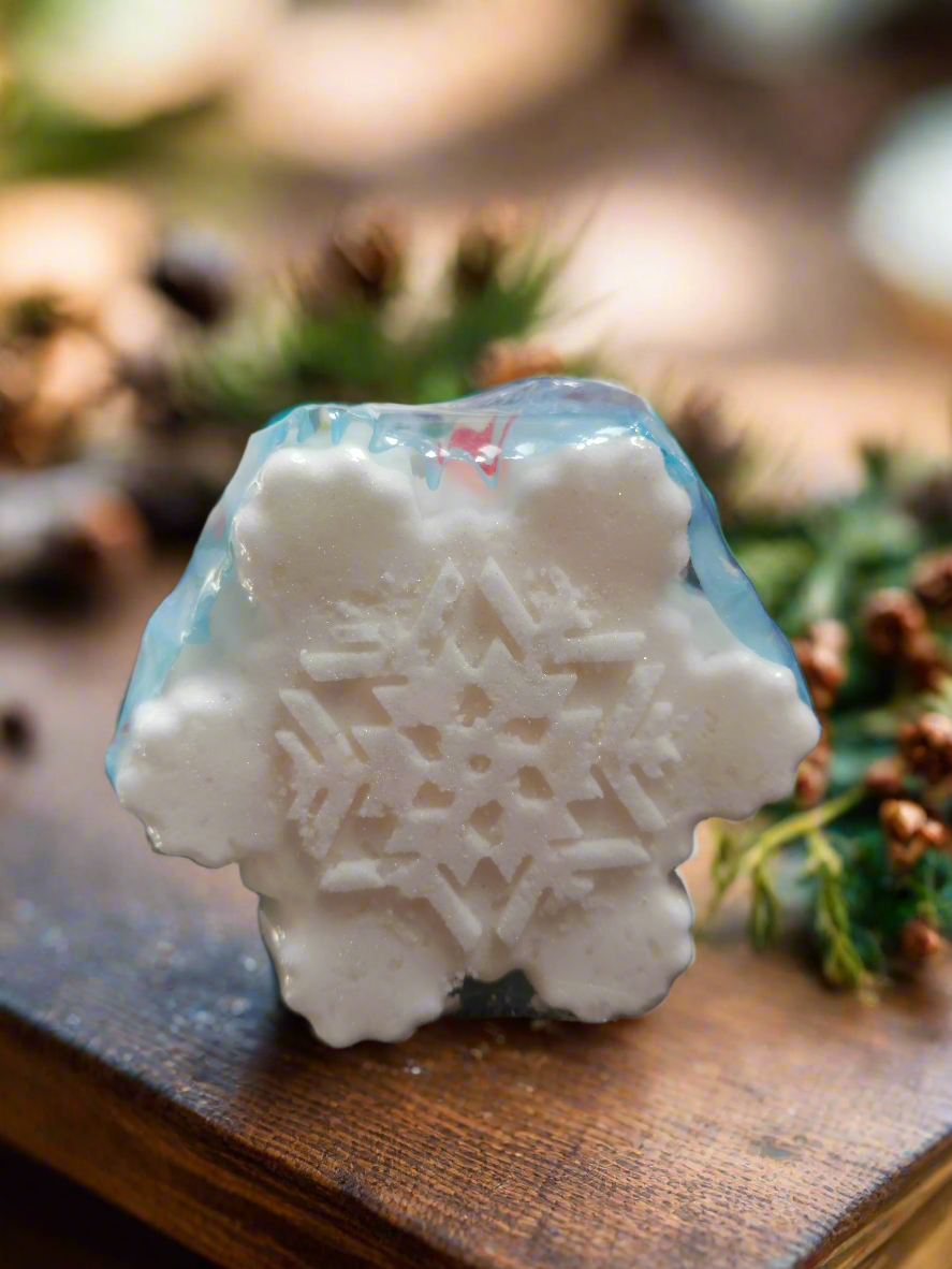 Christmas snowflake bathbomb (hang in 🎄) Ornaments