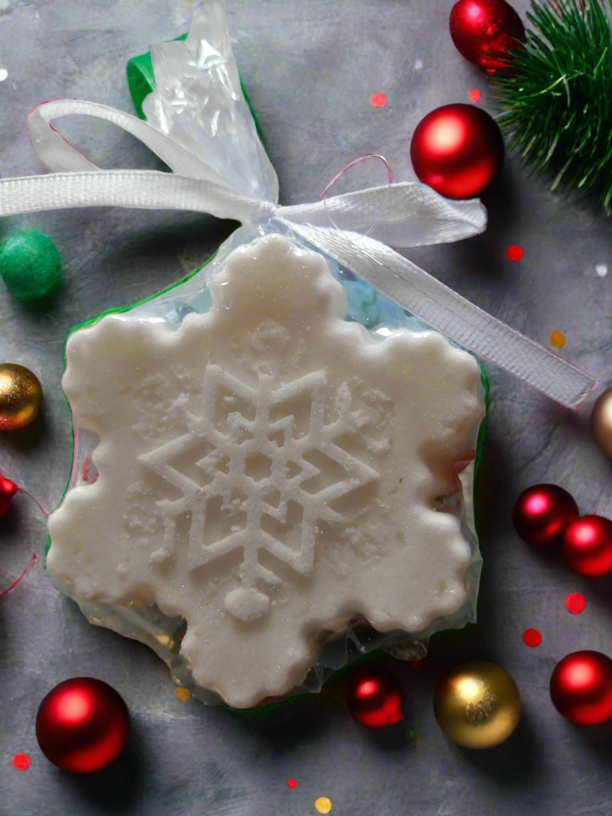 Christmas snowflake bathbomb (hang in 🎄) Ornaments