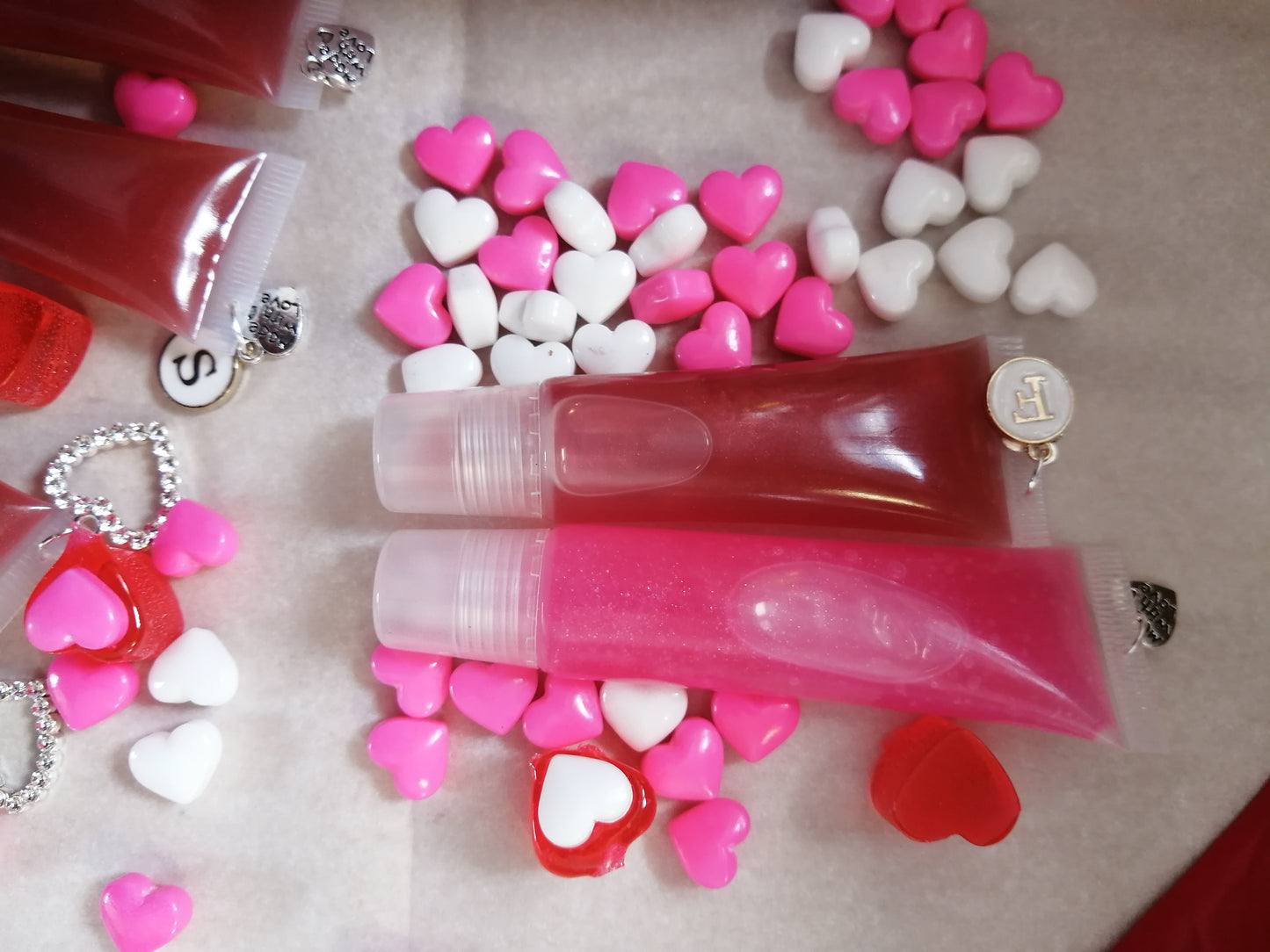 Plumping hydrating lip gloss